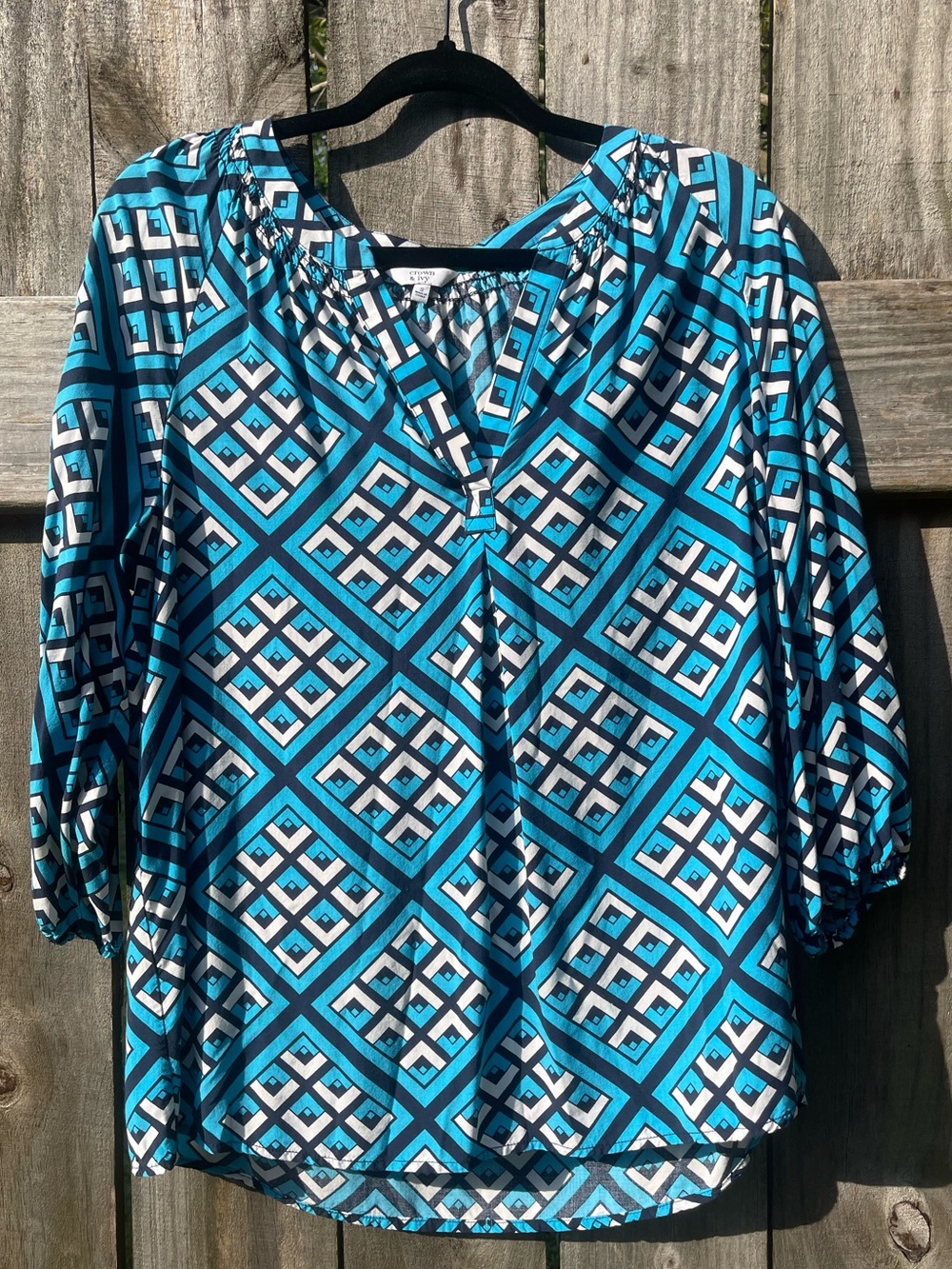 crown & ivy Teal and White Geometric V-Neck Blouse Sz S